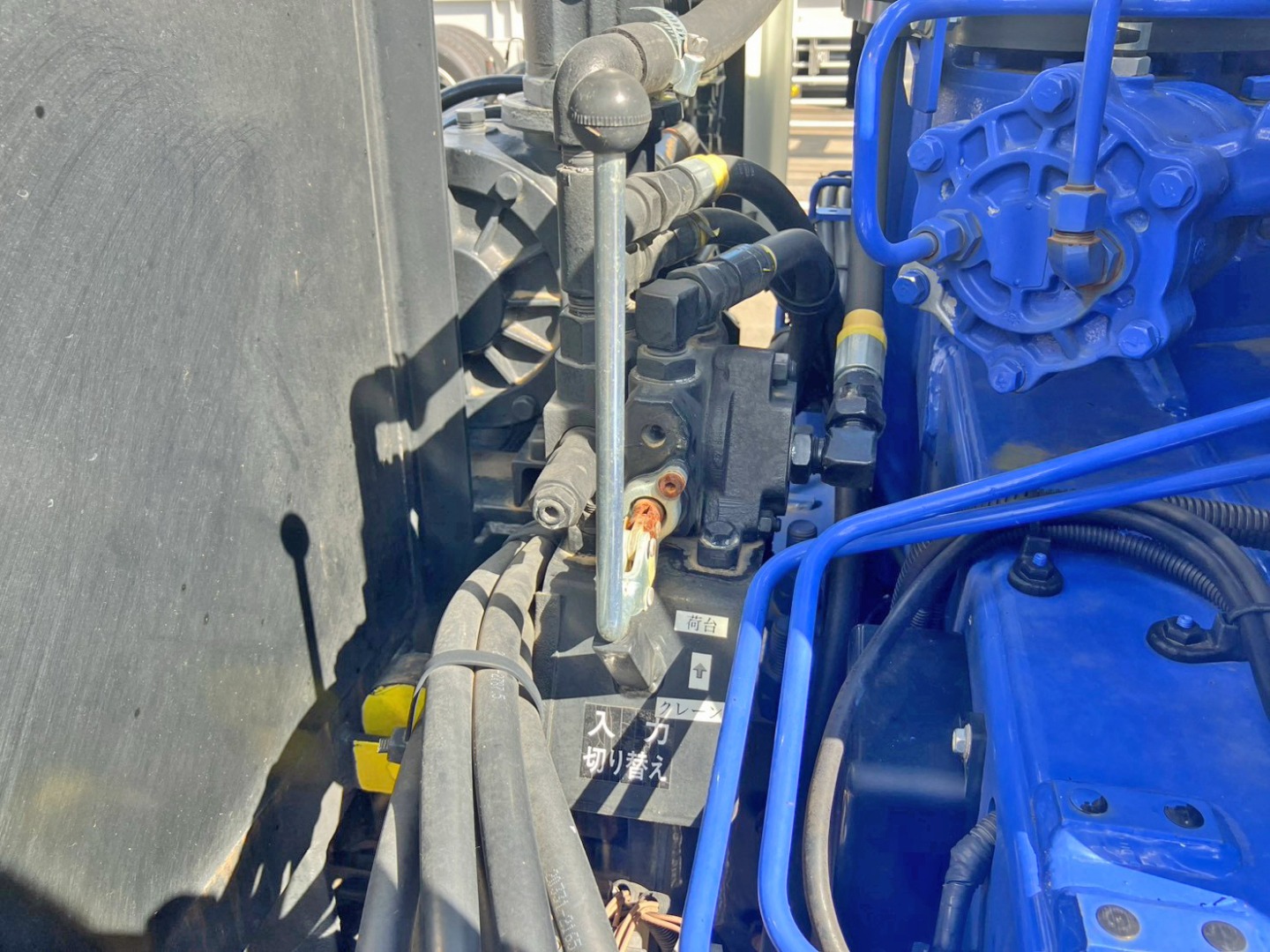 セーフティとクレーンの油圧の切り替えレバーです。|三菱 ファイター 2KG-FK62FZの写真29