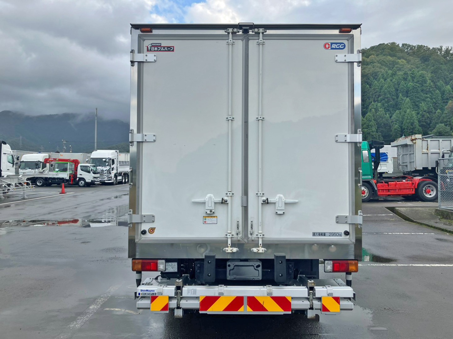 リア周りの状態です。|日野 デュトロ 2RG-XZU712M(2WD)の写真9