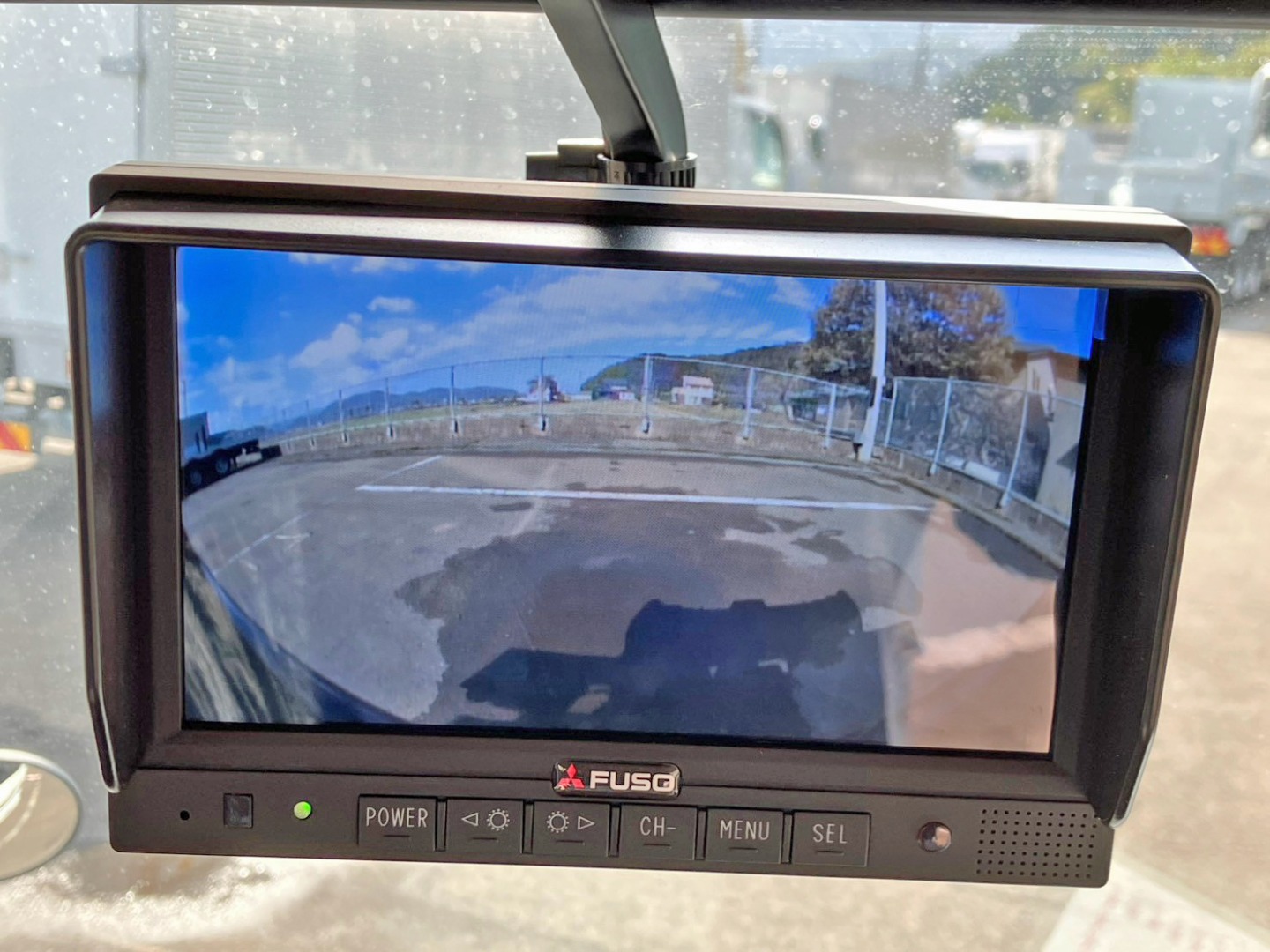 液晶バックモニター付きです。|三菱 キャンター 2RG-FBAV0(2WD)の写真14