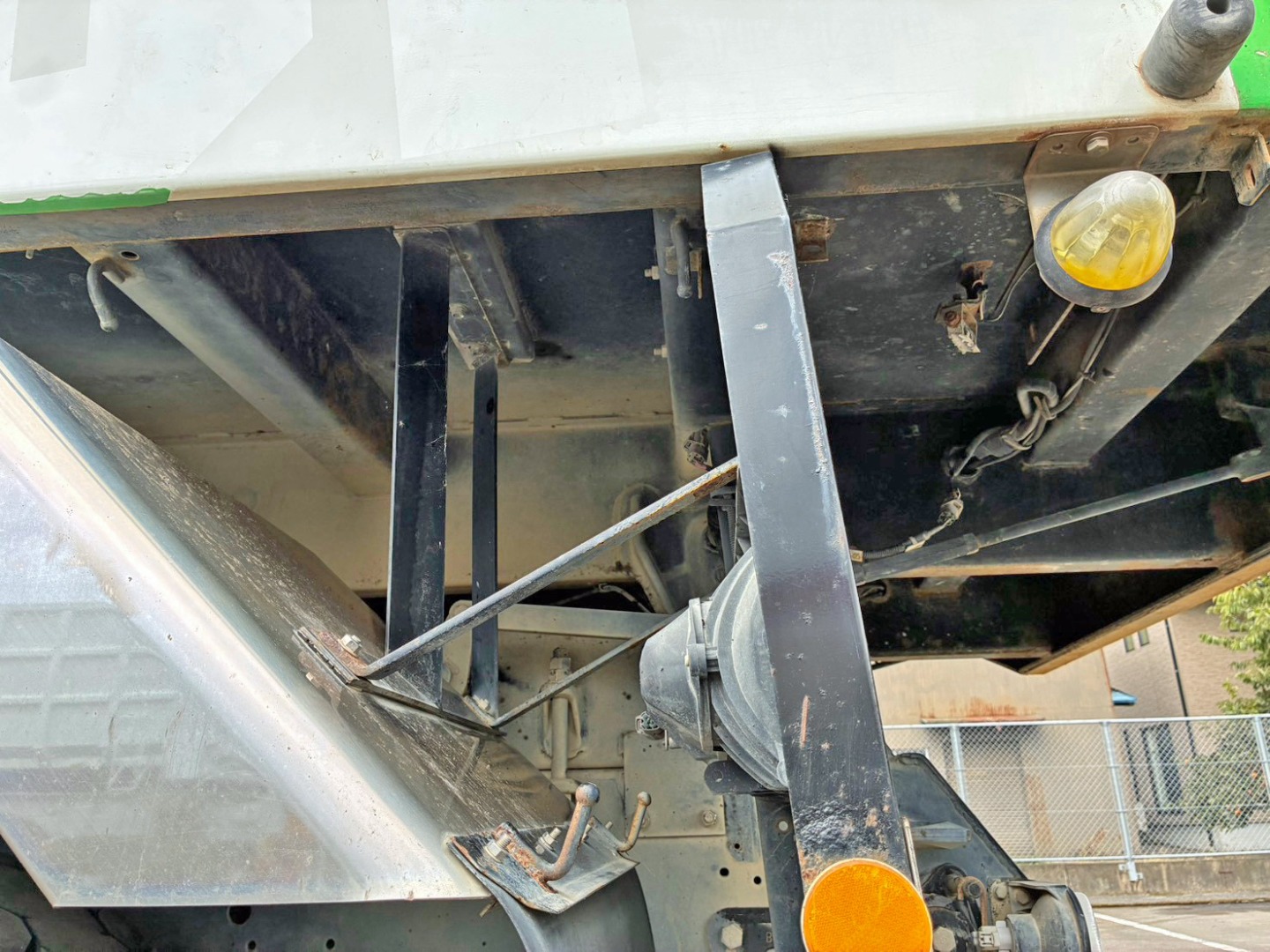 シャーシとネタの状態です。(縦ネタ・横ネタは鉄製です)|いすゞ ギガ QPG-CXZ77BTの写真6