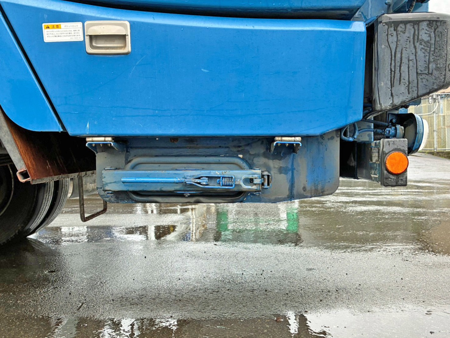汚水タンクの排水口です。|日野 レンジャー QKG-FJ7JGAAの写真27
