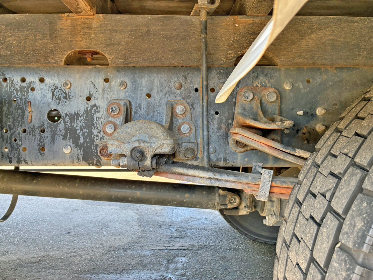 リーフサスです。|いすゞ フォワード 2PG-FRR90S1(2WD)の写真5