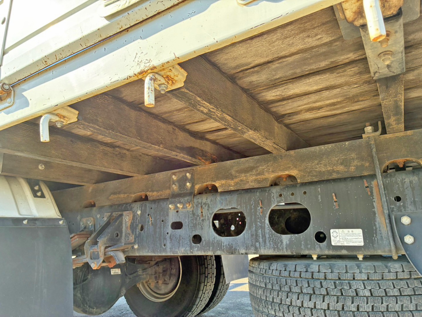 シャーシとネタの状態です。(縦ネタ・横ネタは木製です)|いすゞ フォワード 2PG-FRR90S1(2WD)の写真6