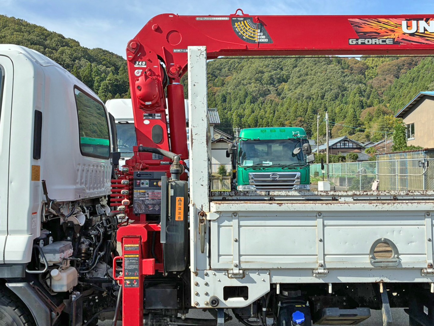 プロテクターは少々傾斜しています。(助手席側)|いすゞ フォワード 2PG-FRR90S1(2WD)の写真14