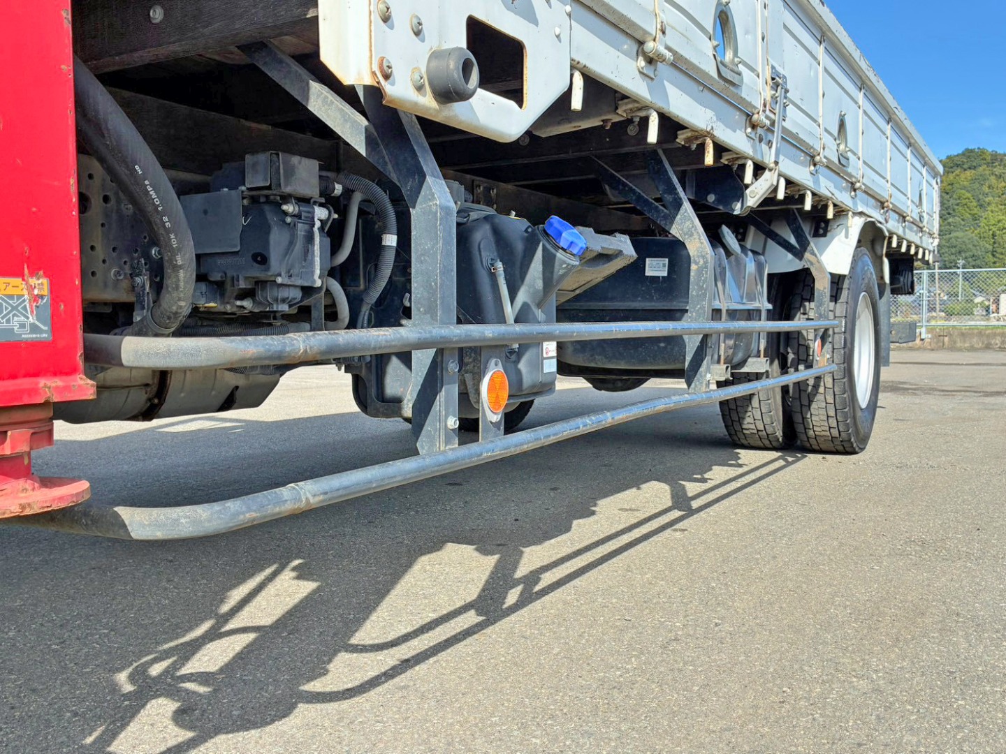 助手席側サイドバンパーに少々曲がりがあります。|いすゞ フォワード 2PG-FRR90S1(2WD)の写真25