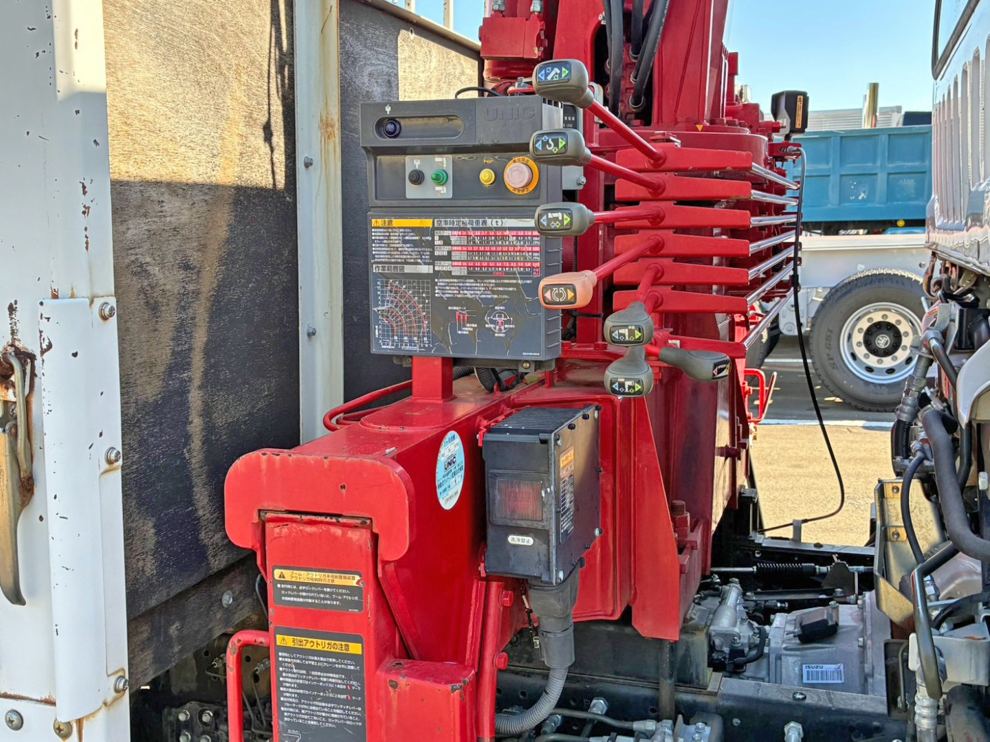 アウトリガーは丸脚・差し違い式です。|いすゞ フォワード 2PG-FRR90S1(2WD)の写真43