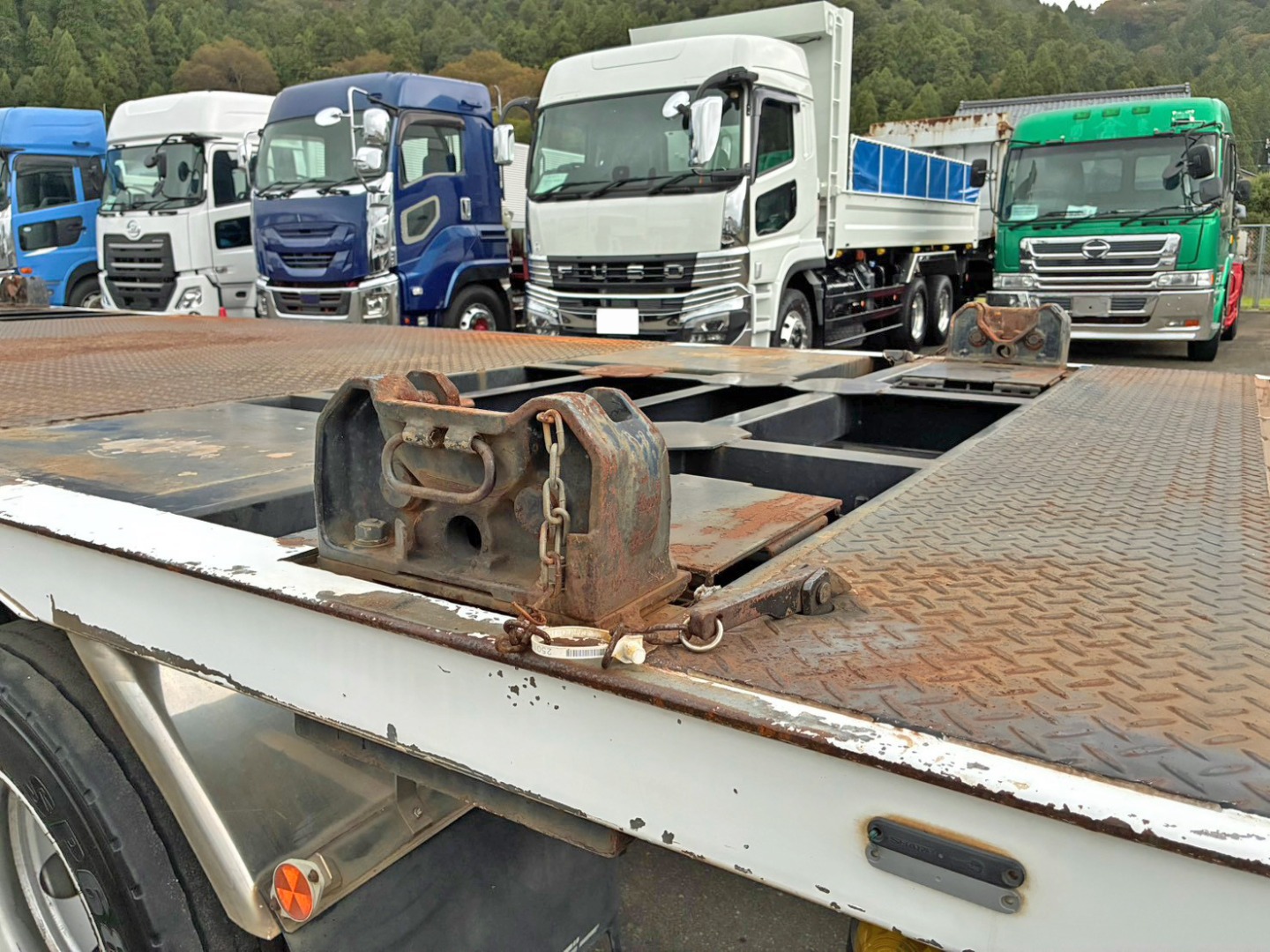 後方の緊締装置の状態です。(格納式)|いすゞ ギガ LKG-CYJ77Aの写真11