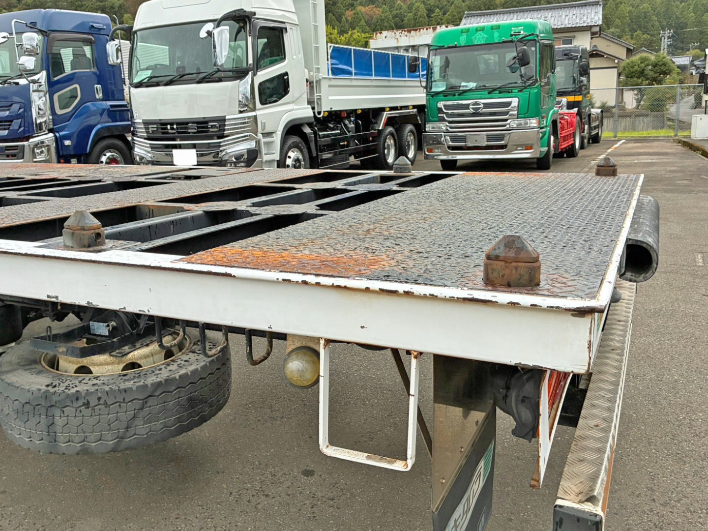 後方のツイストロックの状態です。(格納式)|いすゞ ギガ LKG-CYJ77Aの写真17