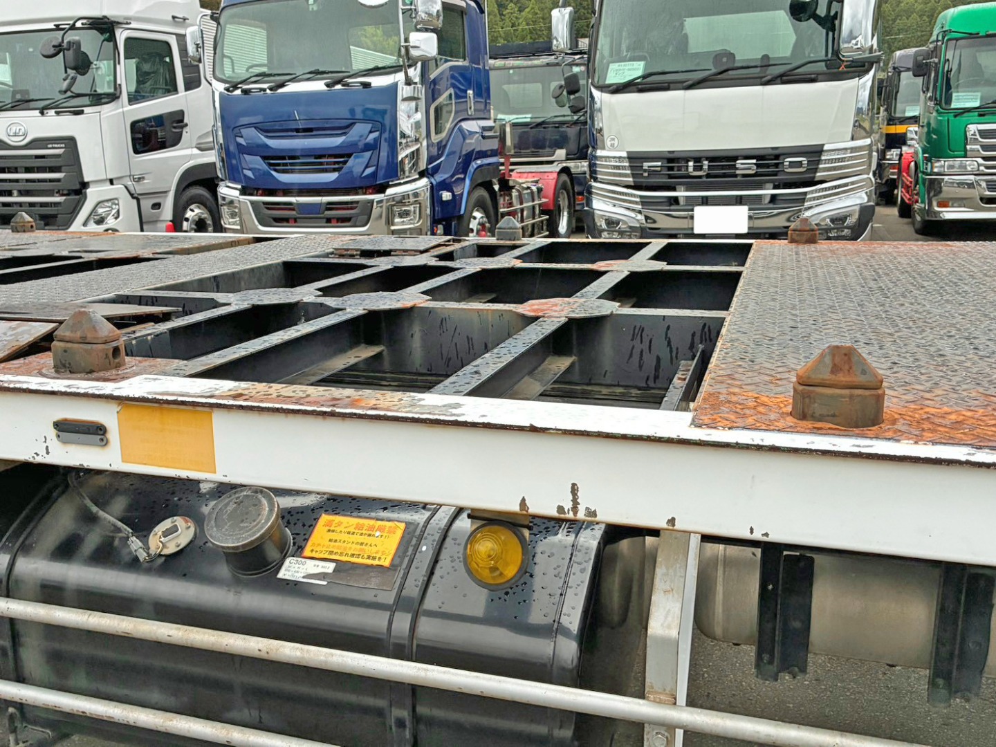 中央のツイストロックの状態です。(格納式)|いすゞ ギガ LKG-CYJ77Aの写真18