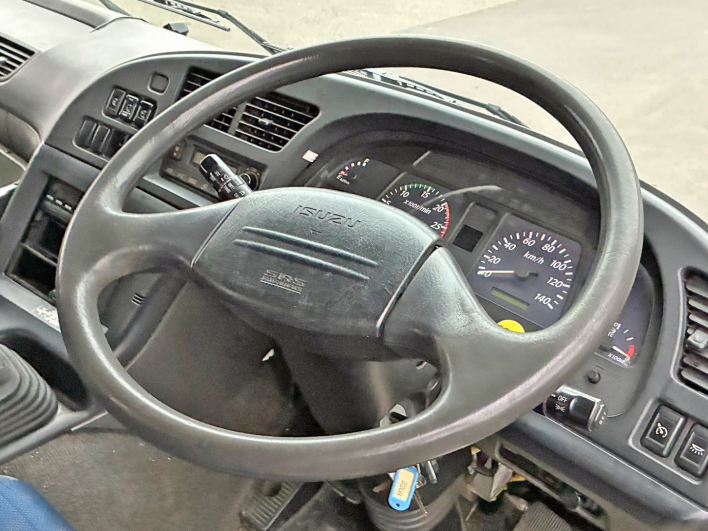 ハンドルグリップにスレがあります。|いすゞ ギガ LKG-CYJ77Aの写真44