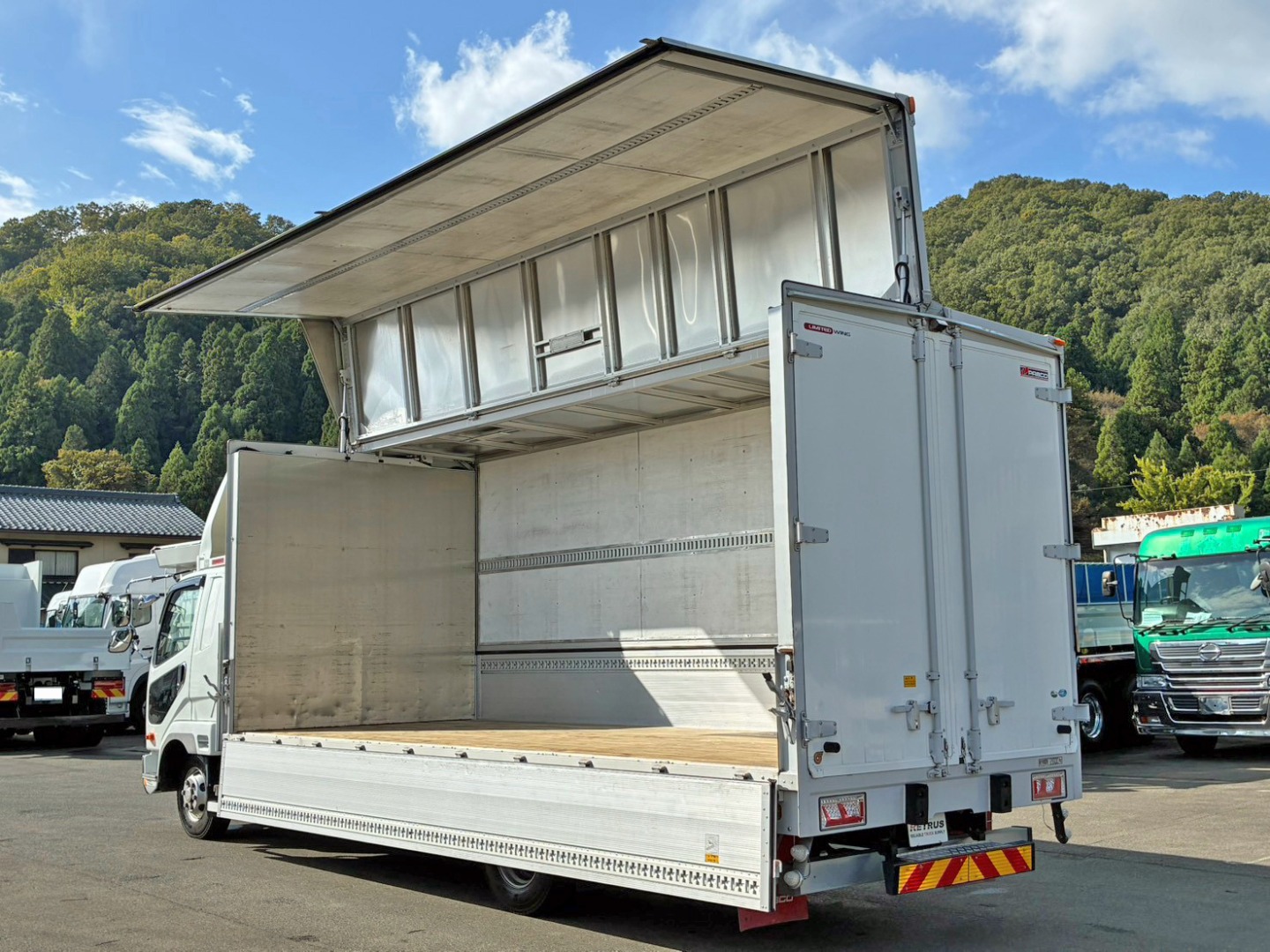 三菱 ファイター 2KG-FK62F(2WD)の写真3