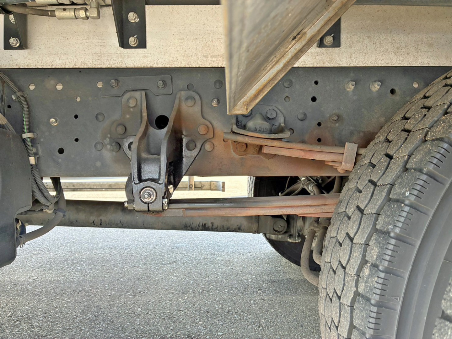 リーフサスです。|三菱 ファイター 2KG-FK62F(2WD)の写真5