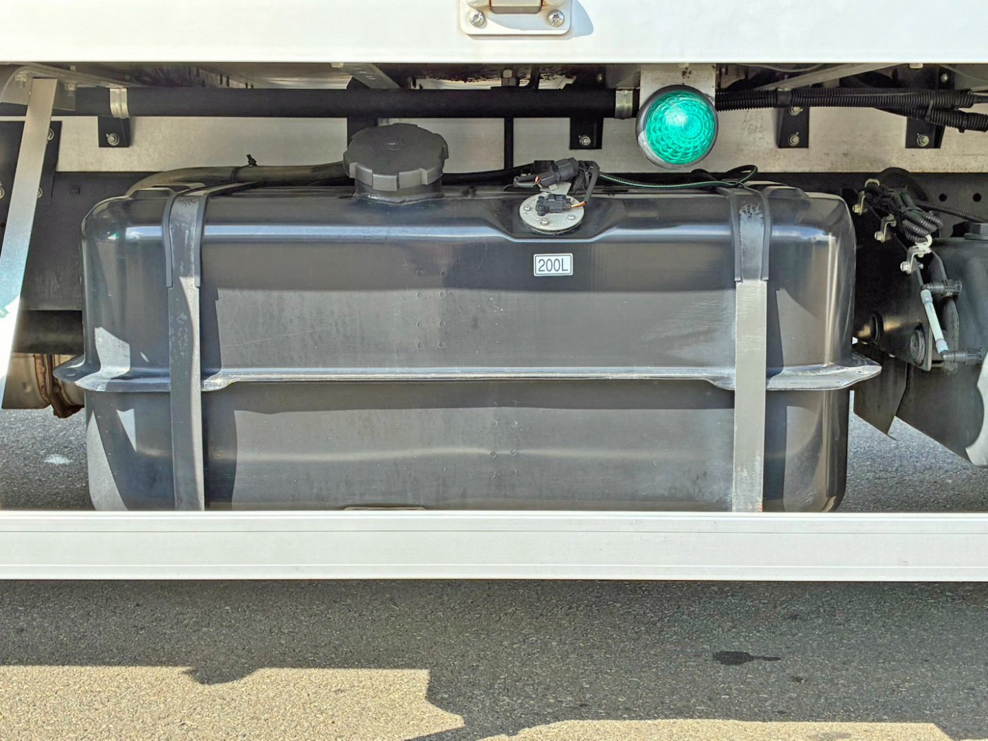 燃料タンクは200Lです。|三菱 ファイター 2KG-FK62F(2WD)の写真19