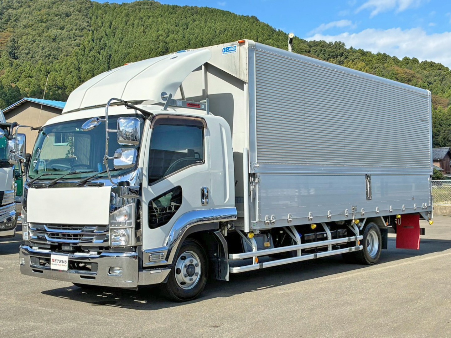 フロント周り、メッキパーツで飾っています。|いすゞ フォワード 2RG-FRR90S2(2WD)の写真1