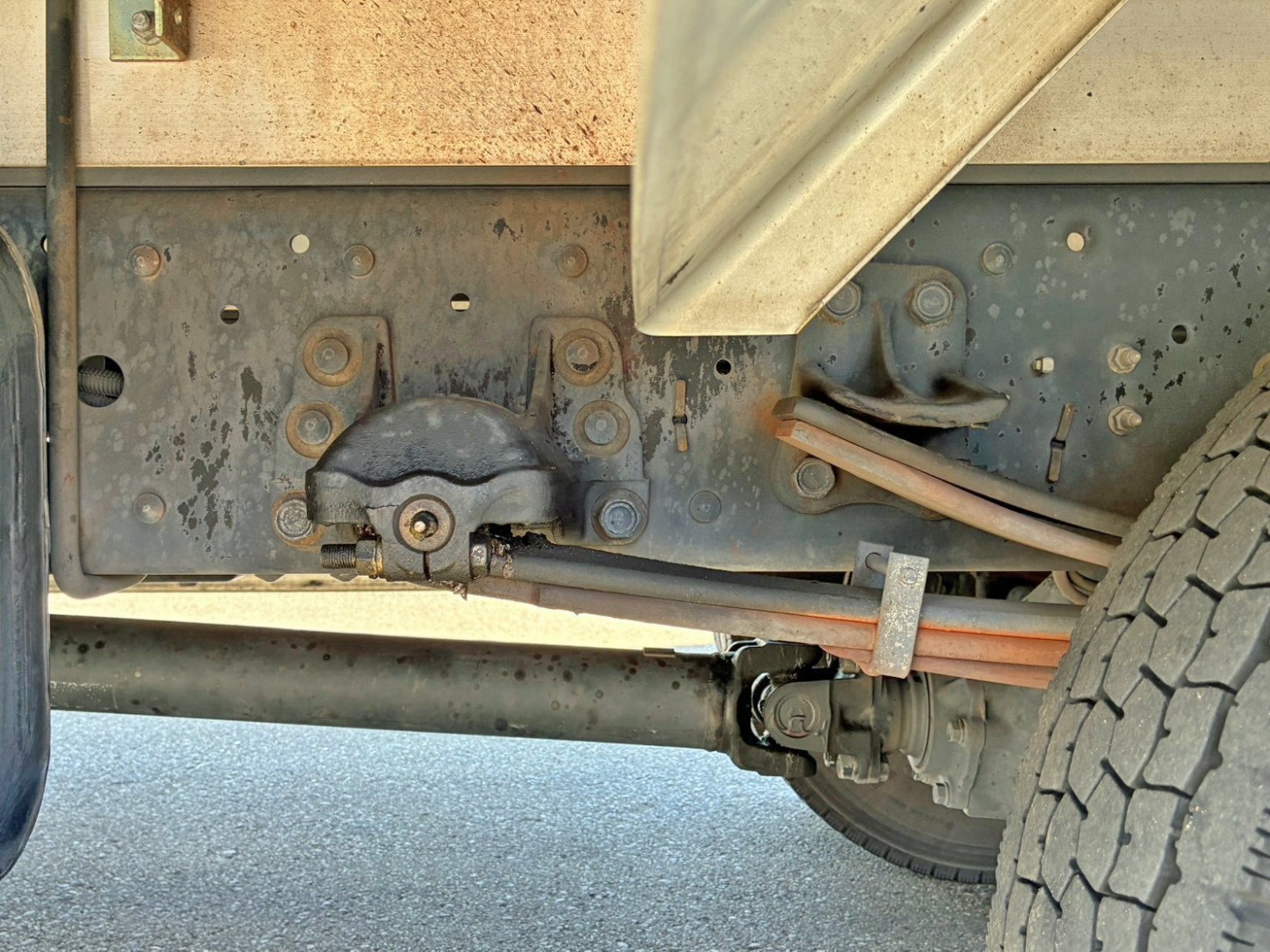 リーフサスです。|いすゞ フォワード 2RG-FRR90S2(2WD)の写真5