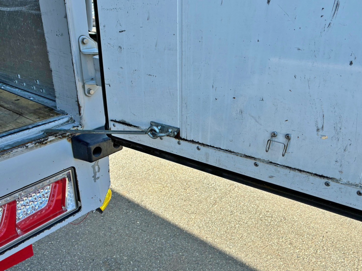 運転席側ストッパーの状態です。|いすゞ フォワード 2RG-FRR90S2(2WD)の写真13
