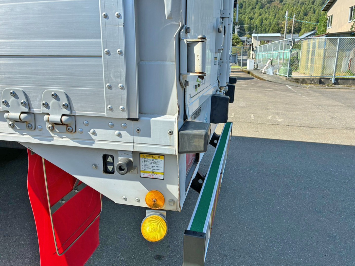門口助手席側下部に歪みがあります。|いすゞ フォワード 2RG-FRR90S2(2WD)の写真33