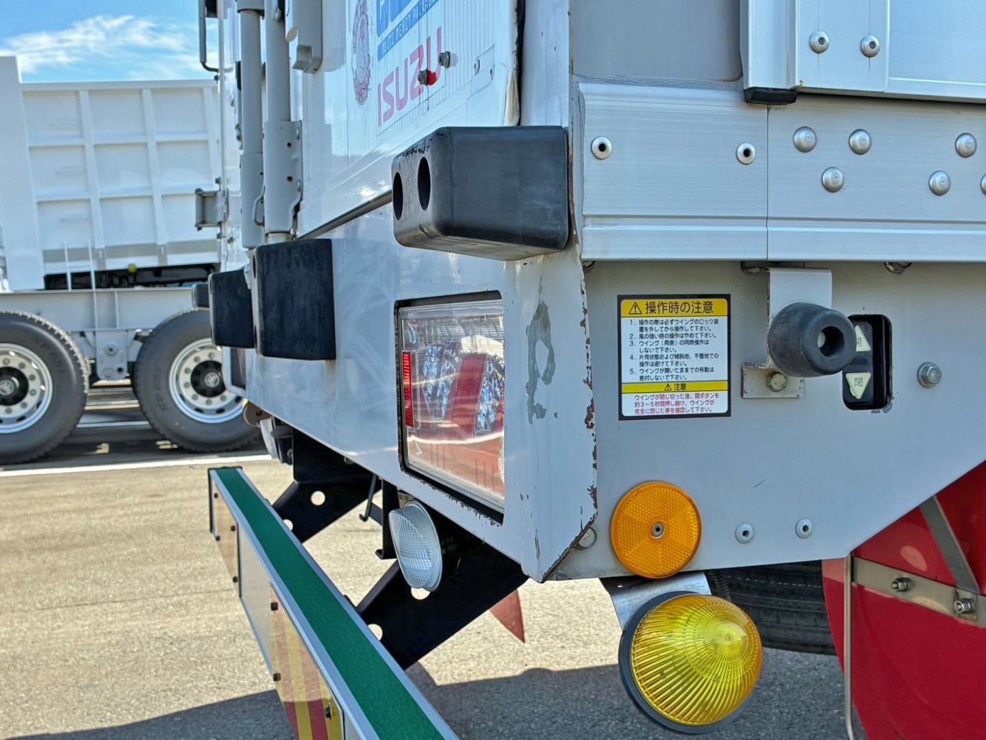 門口運転席側下部に歪みがあります。|いすゞ フォワード 2RG-FRR90S2(2WD)の写真34