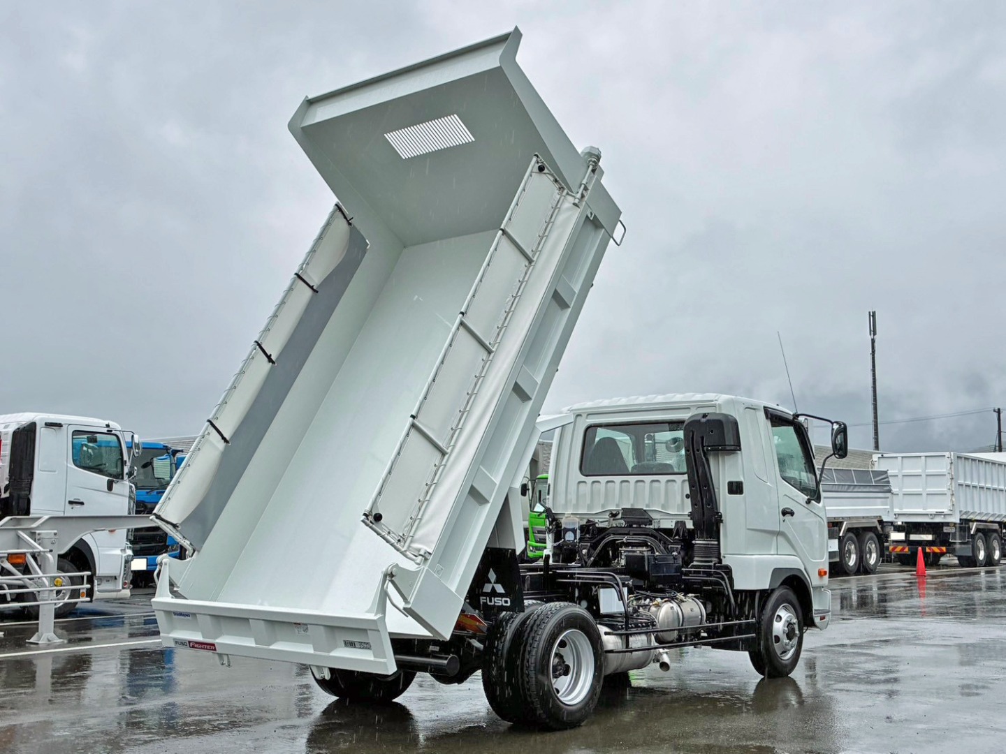三菱 ファイター 2KG-FK62F(2WD)の写真4