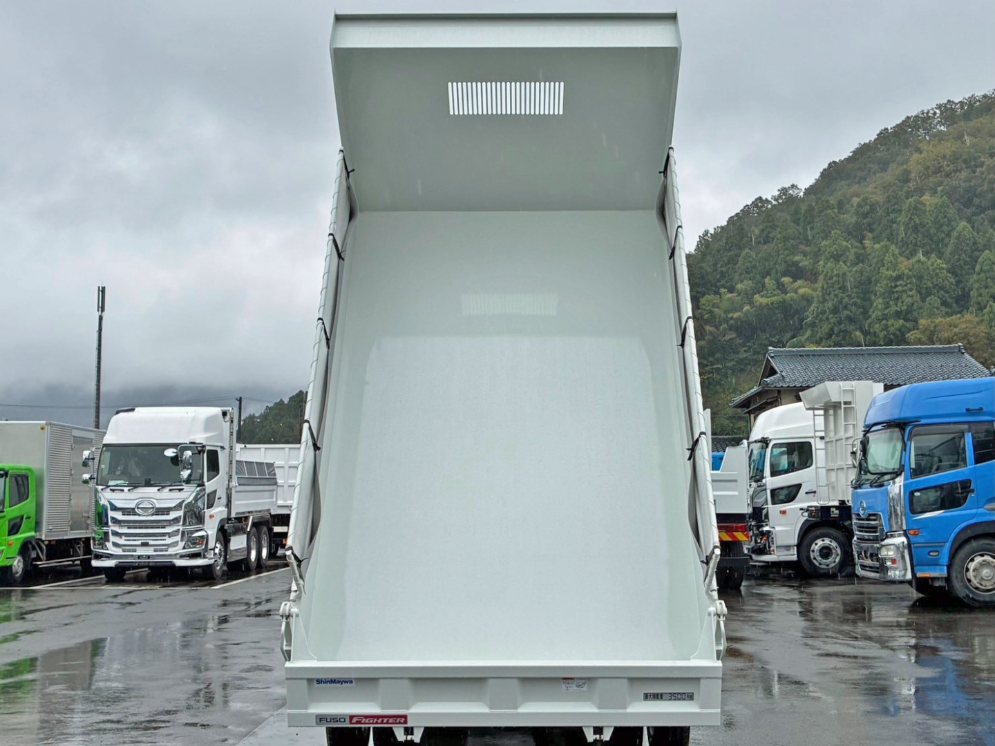 三菱 ファイター 2KG-FK62F(2WD)の写真9