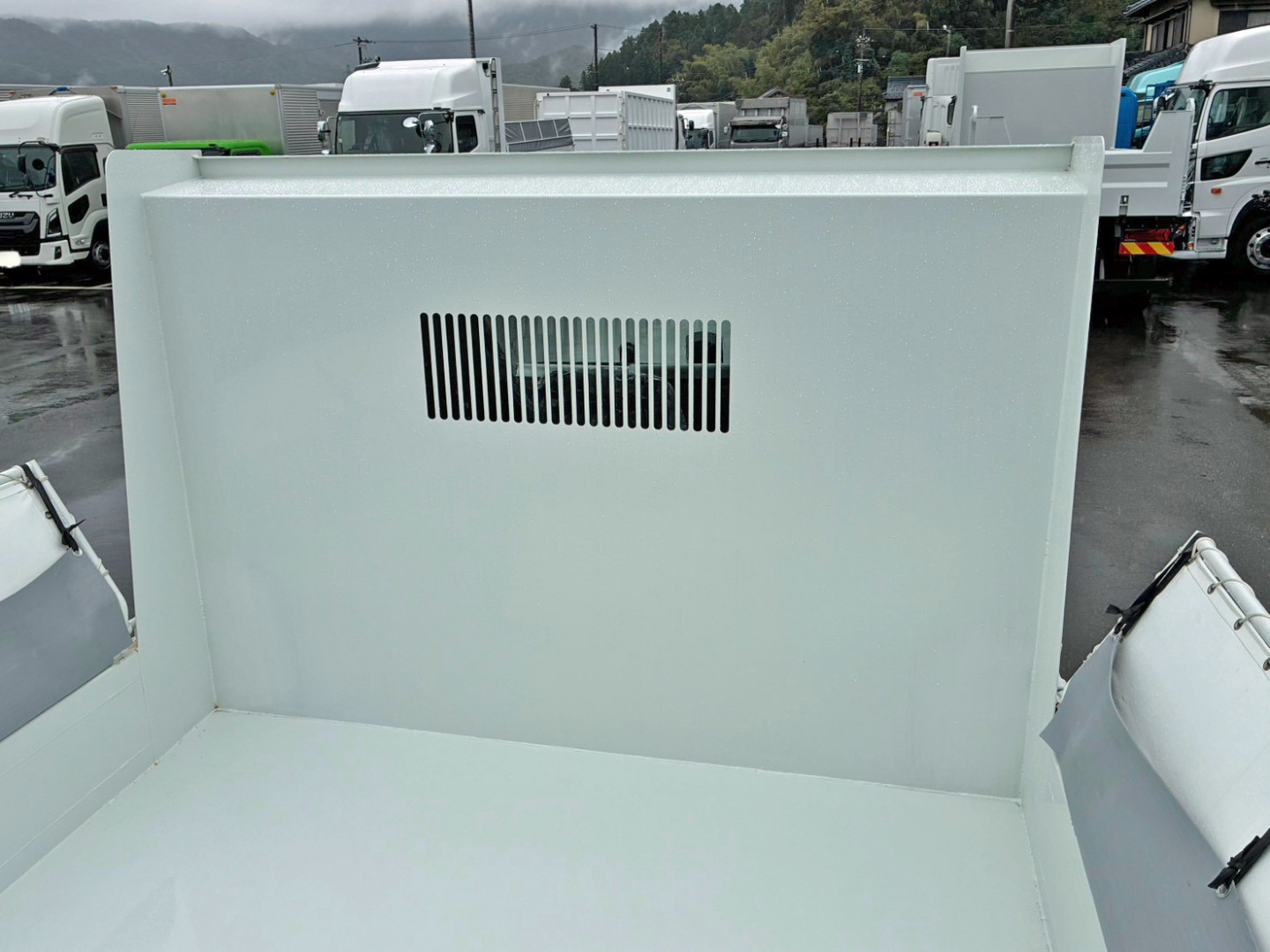 三菱 ファイター 2KG-FK62F(2WD)の写真11