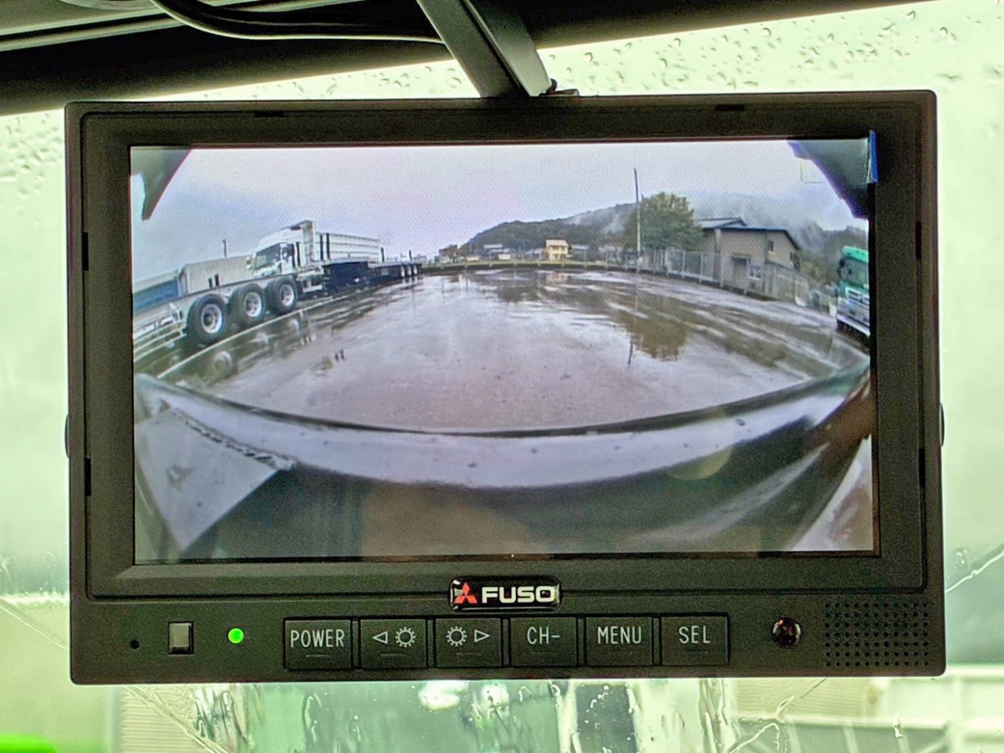 液晶バックモニター付きです。|三菱 ファイター 2KG-FK62F(2WD)の写真24