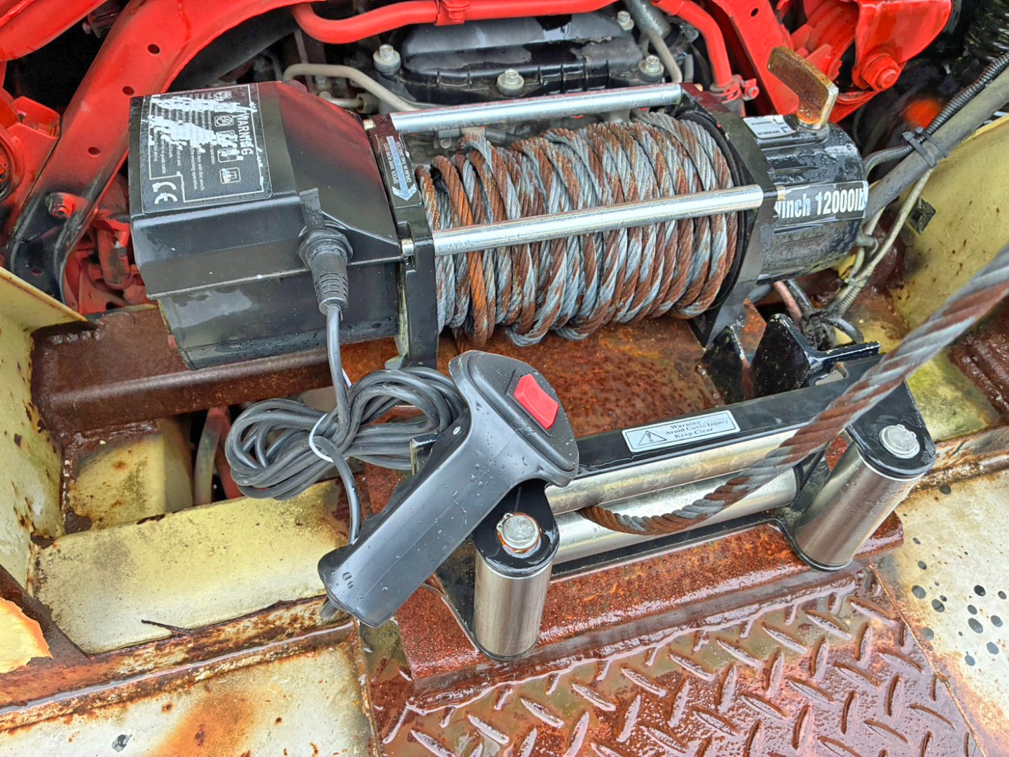 ウインチはリモコンで作動します。|三菱 ファイター TKG-FK61F(2WD)の写真24