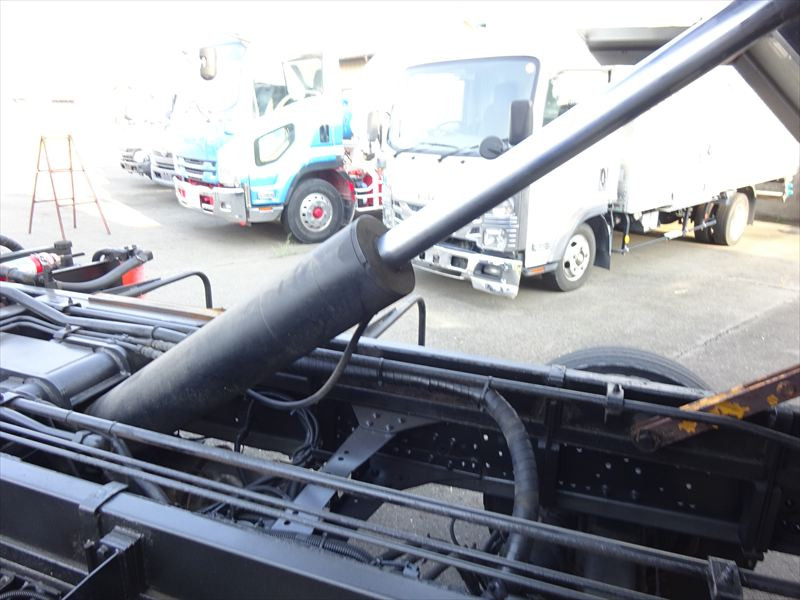 三菱 ファイター 2KG-FK62Fの写真12