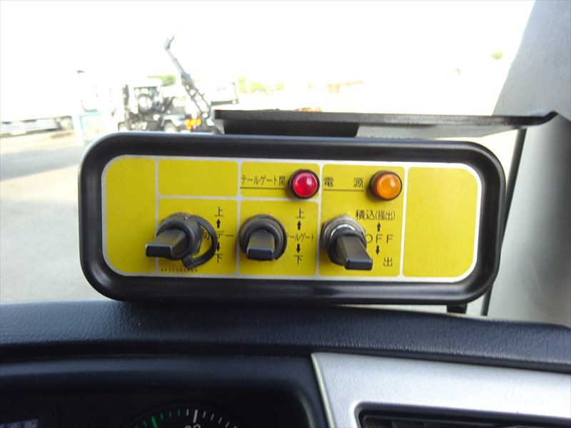 三菱 ファイター 2KG-FK62Fの写真26