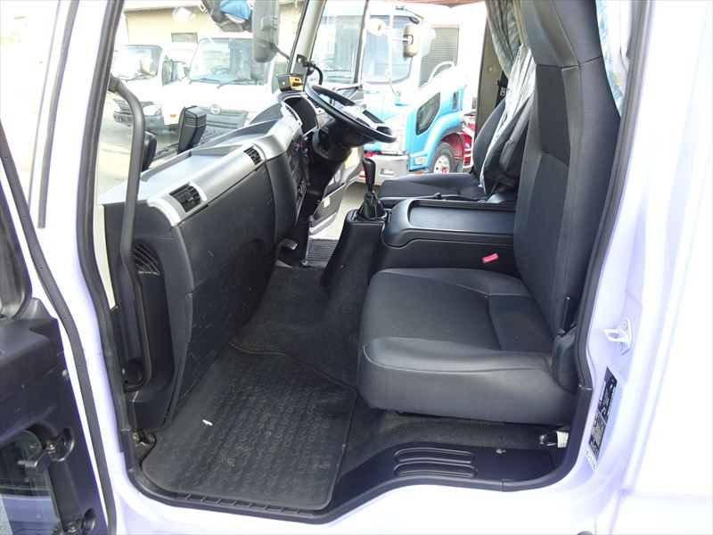 三菱 ファイター 2KG-FK62Fの写真27