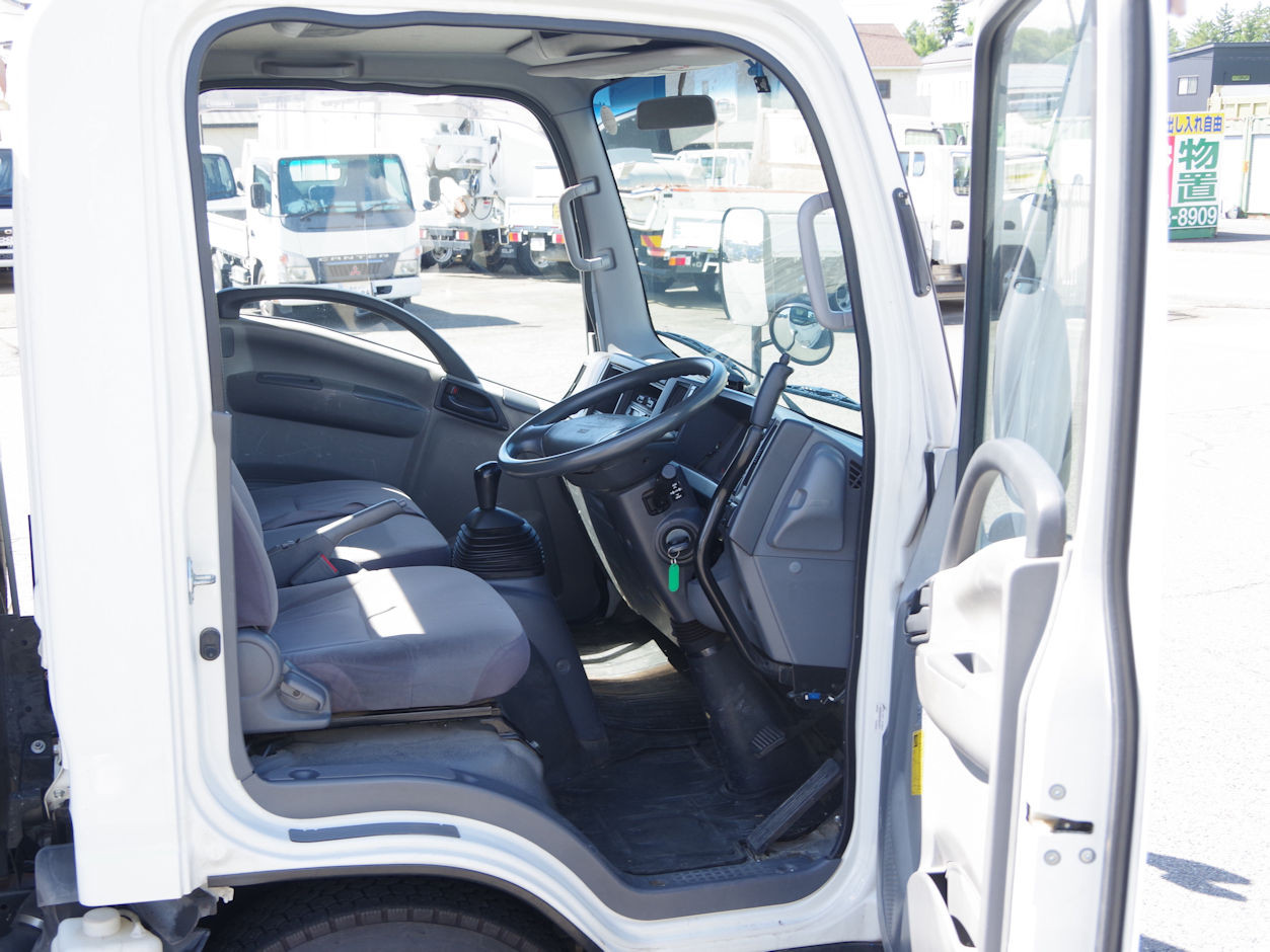 いすゞ エルフ TKG-NMR85AN(2WD)の写真25