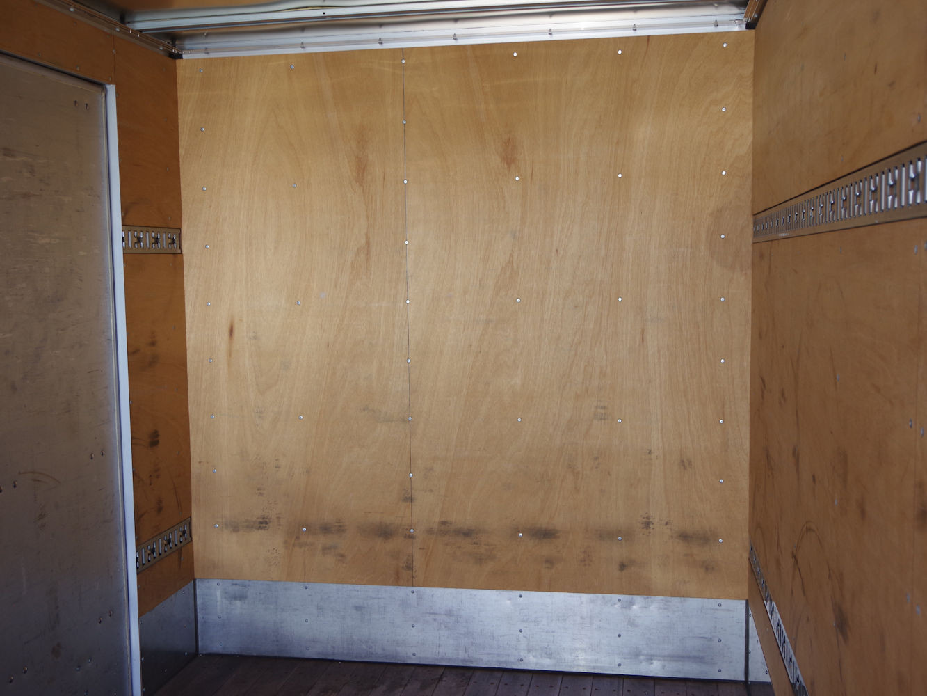 いすゞ エルフ 2RG-NPR88YN(2WD)の写真12