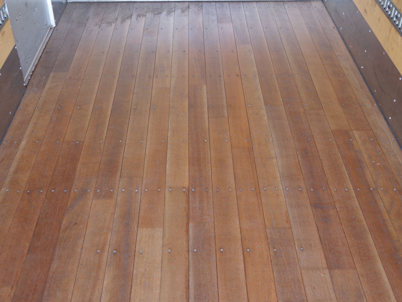 いすゞ エルフ 2RG-NPR88YN(2WD)の写真13