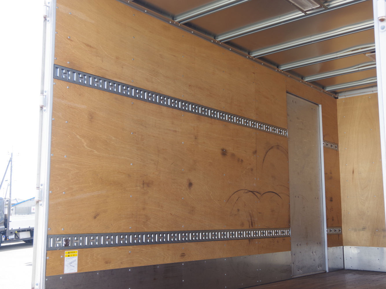 いすゞ エルフ 2RG-NPR88YN(2WD)の写真14