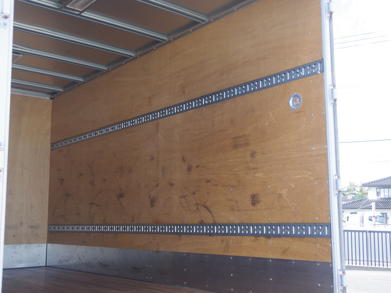 いすゞ エルフ 2RG-NPR88YN(2WD)の写真15