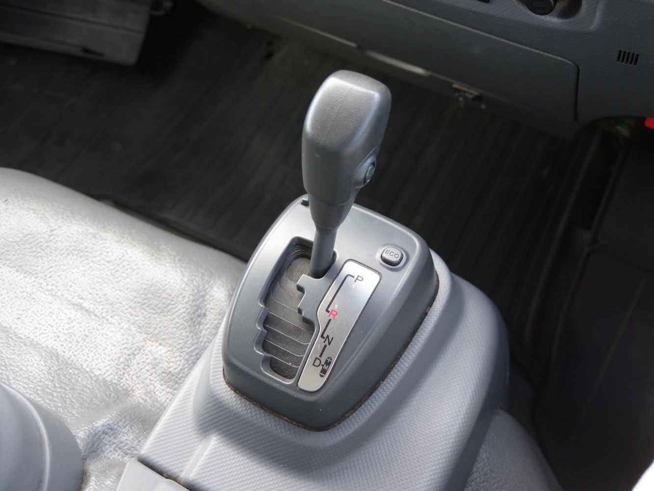 いすゞ エルフ 2RG-NPR88YN(2WD)の写真28