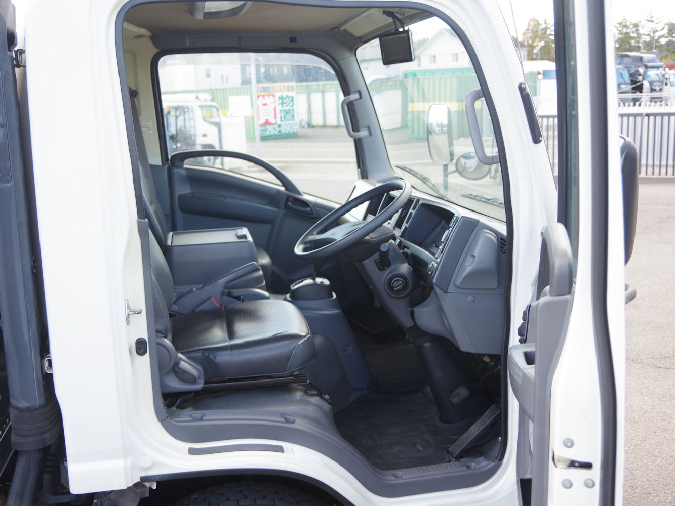 いすゞ エルフ 2RG-NPR88YN(2WD)の写真29