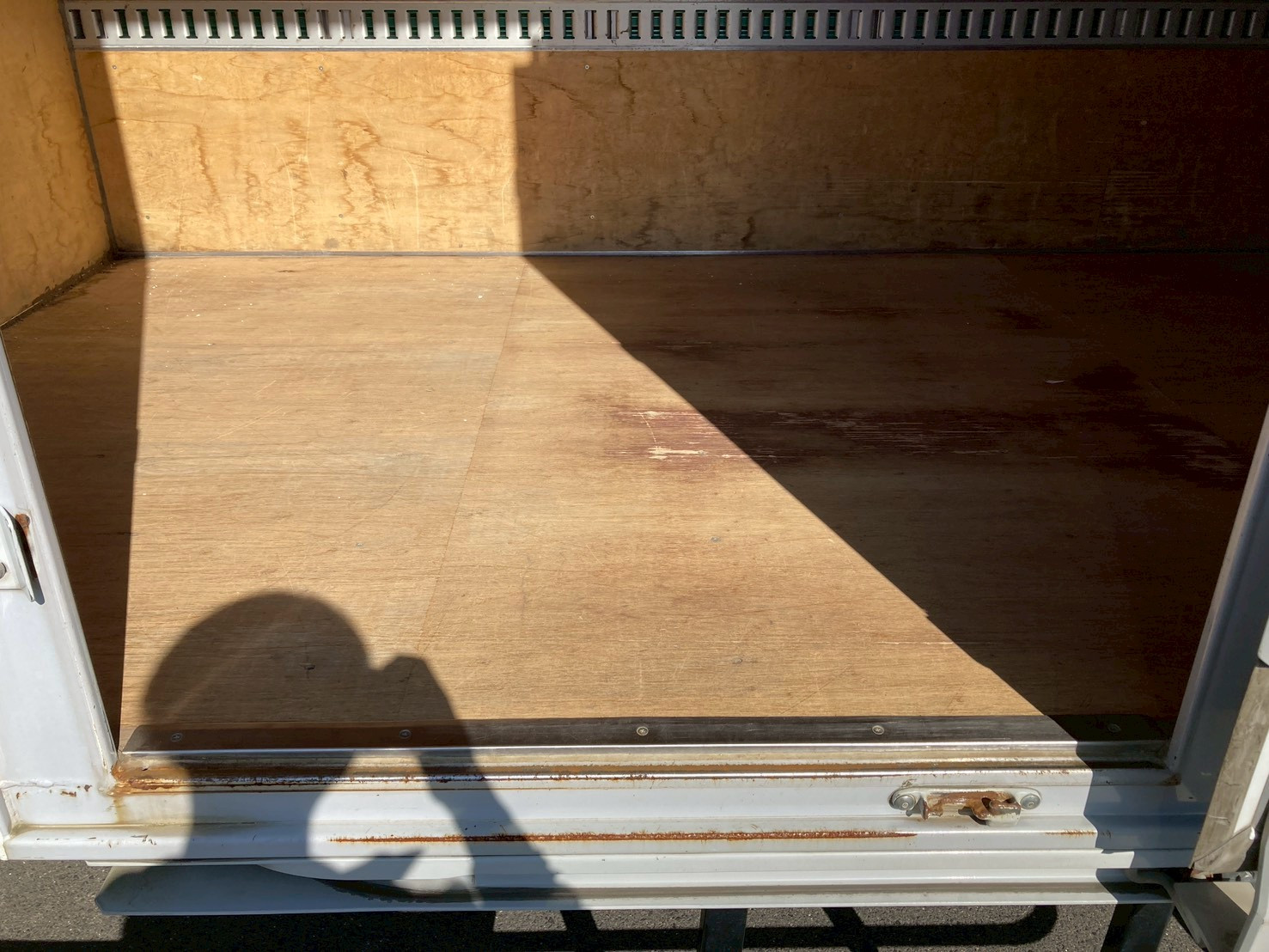 いすゞ エルフ TRG-NLR85AN(2WD)の写真9