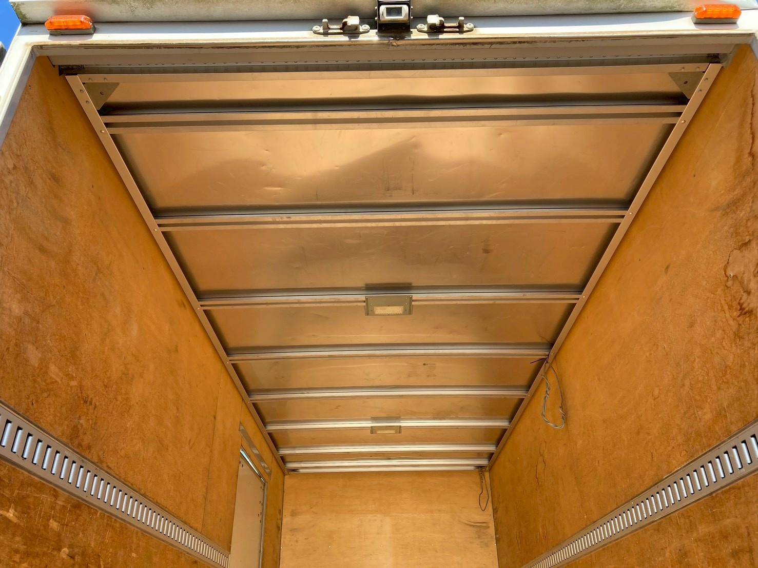 いすゞ エルフ TRG-NLR85AN(2WD)の写真15