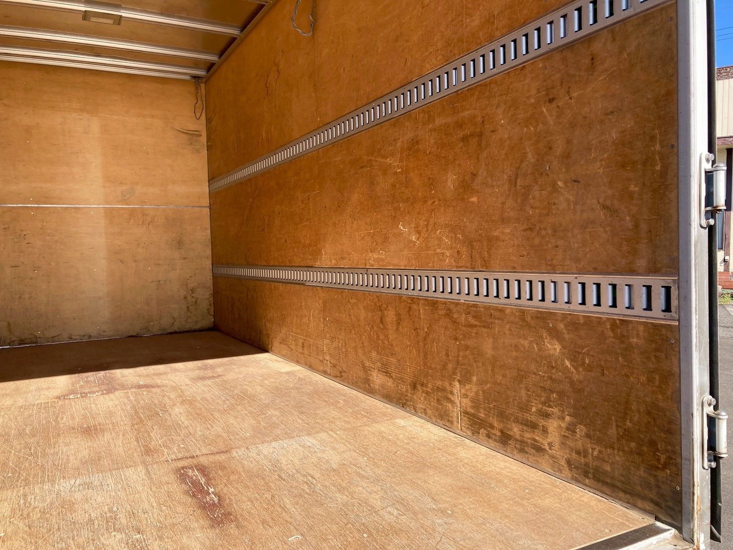 いすゞ エルフ TRG-NLR85AN(2WD)の写真18