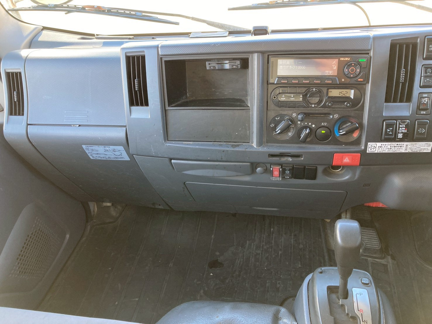 いすゞ エルフ TRG-NLR85AN(2WD)の写真44