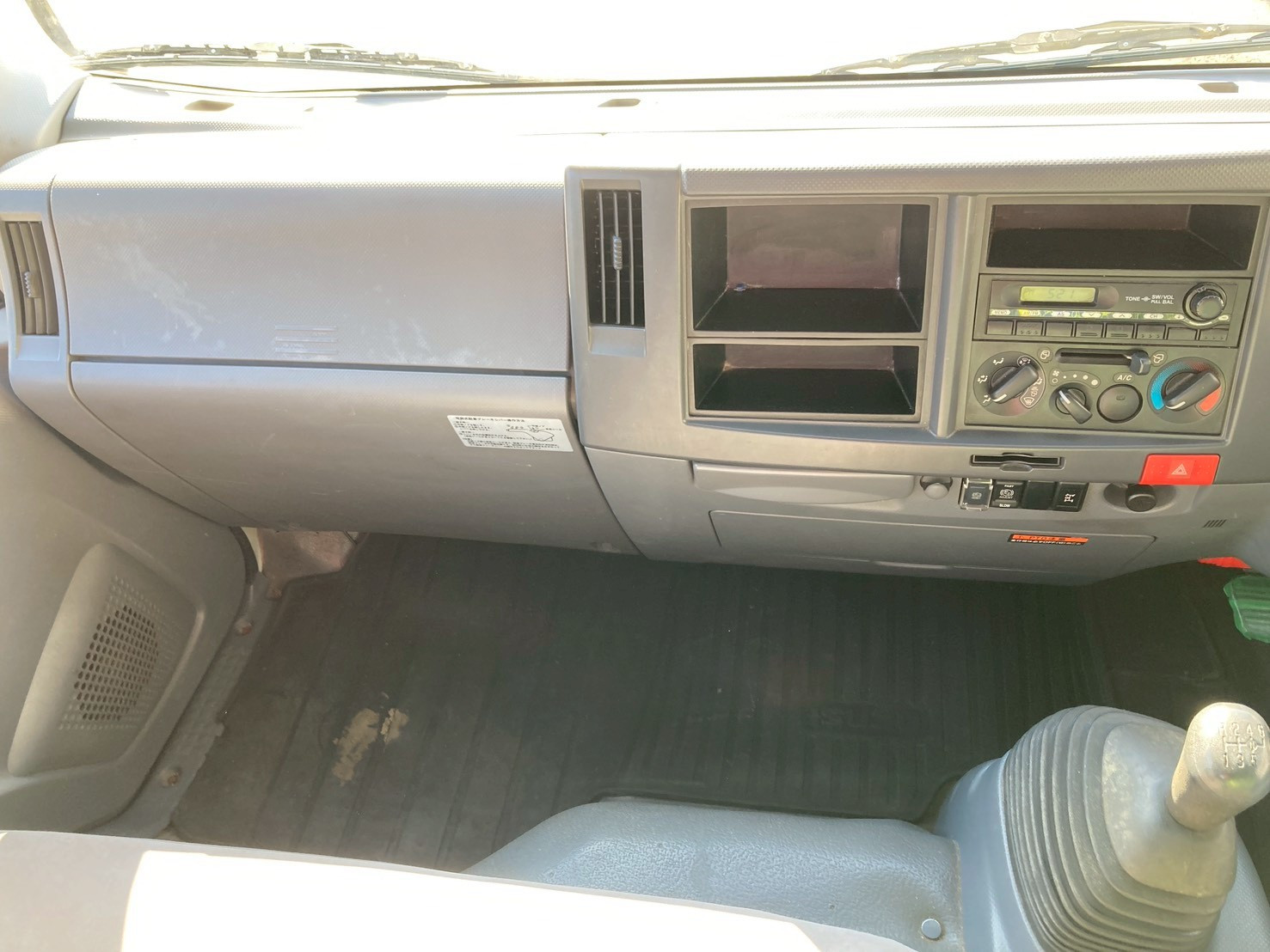 いすゞ エルフ BDG-NPR85AR(2WD)の写真48