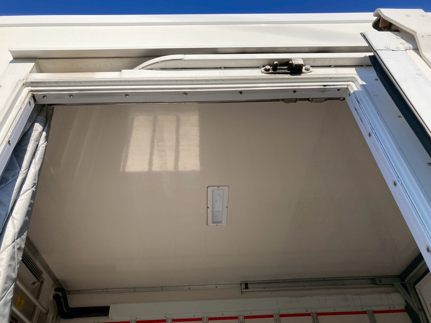 いすゞ エルフ 2RG-NPR88AN(2WD)の写真8