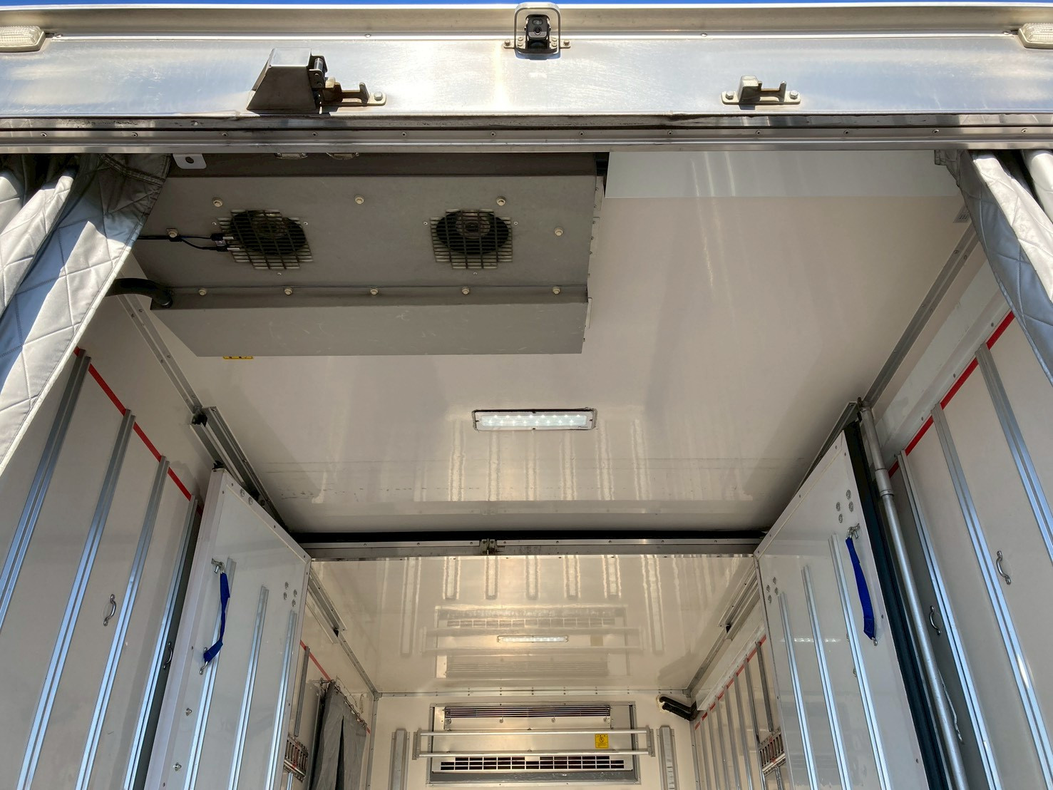 いすゞ エルフ 2RG-NPR88AN(2WD)の写真14