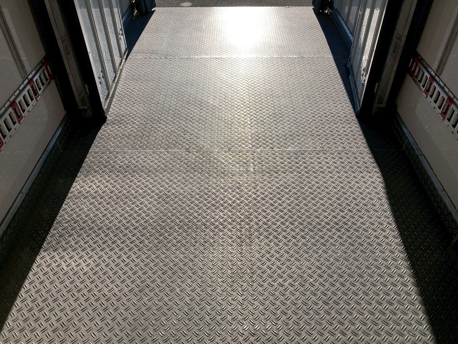 いすゞ エルフ 2RG-NPR88AN(2WD)の写真17