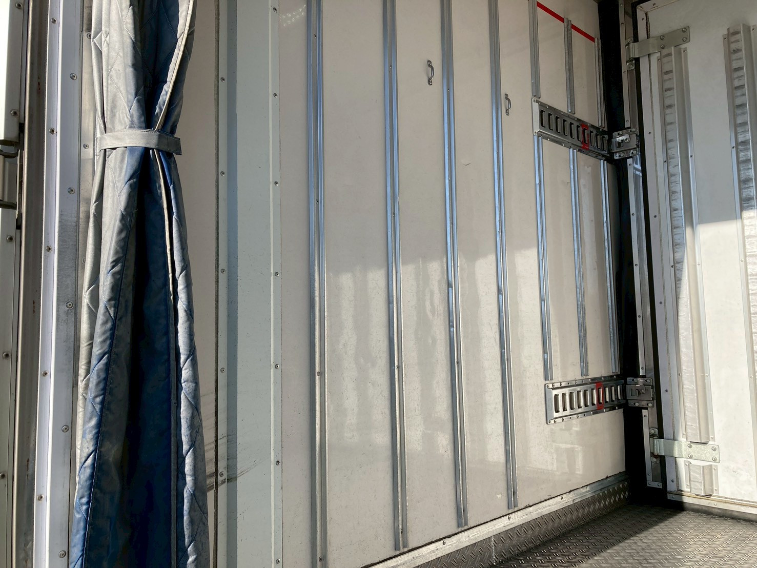 いすゞ エルフ 2RG-NPR88AN(2WD)の写真20