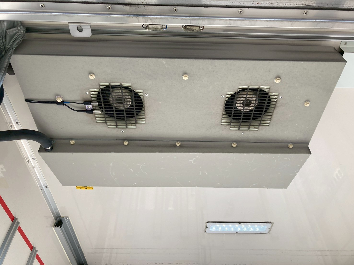 いすゞ エルフ 2RG-NPR88AN(2WD)の写真22