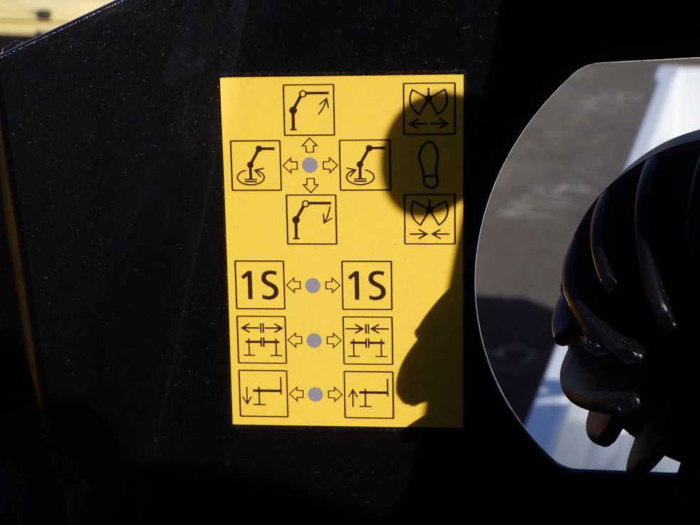 三菱 ファイター 2KG-FK62FZの写真12