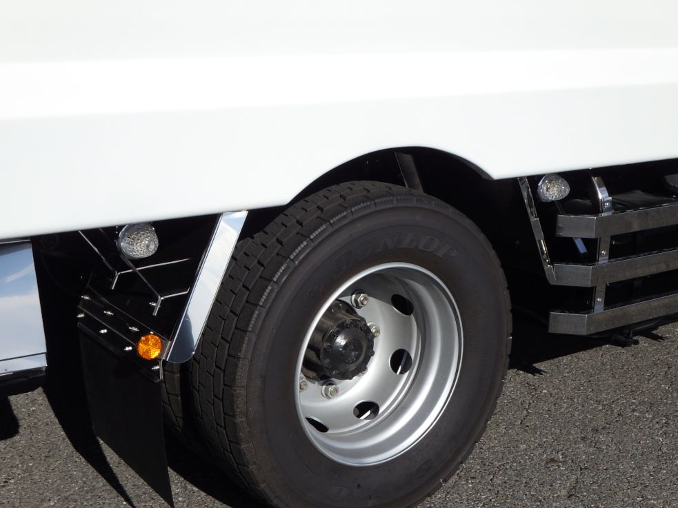 リヤフェンダーはステンレス製です。|三菱 ファイター 2KG-FK62FZの写真35