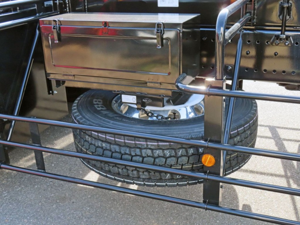 工具箱・スペアタイヤ付きです。|日野 プロフィア 2DG-FS1AHEの写真11